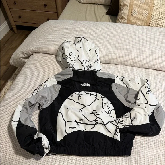 The North Face White, Black & Gray Graphic Hooded Bomber Jacket - Picture 13 of 14